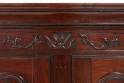 Grande armoire de mariage en bois sculpté Louis XVI, vers 1850