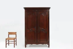 Grande armoire de mariage en bois sculpté Louis XVI, vers 1850