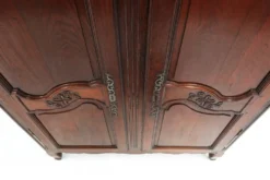 Grande armoire de mariage en bois sculpté Louis XVI, vers 1850