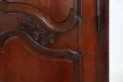 Grande armoire de mariage en bois sculpté Louis XVI, vers 1850