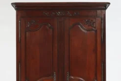 Grande armoire de mariage en bois sculpté Louis XVI, vers 1850