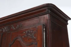 Grande armoire de mariage en bois sculpté Louis XVI, vers 1850