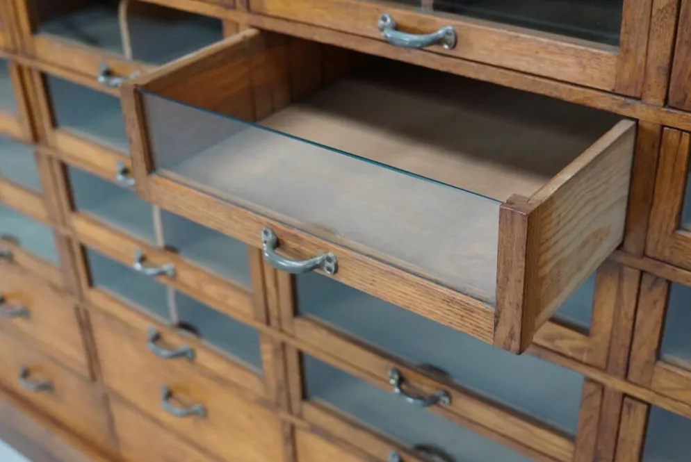 Grande armoire de mercerie allemande vintage en chêne, années 1940