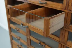 Grande armoire de mercerie allemande vintage en chêne, années 1940