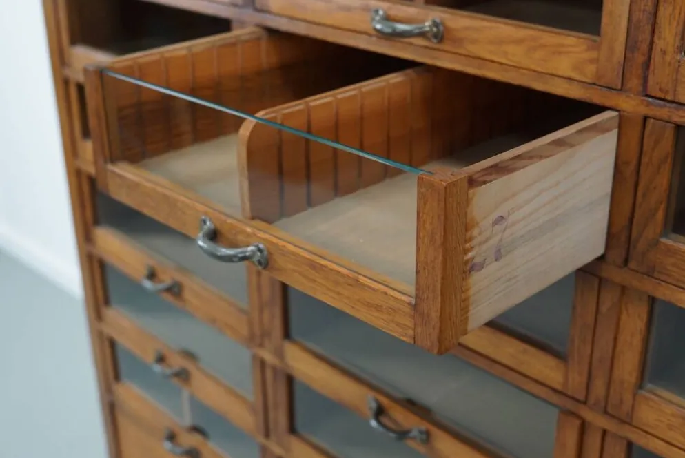 Grande armoire de mercerie allemande vintage en chêne, années 1940