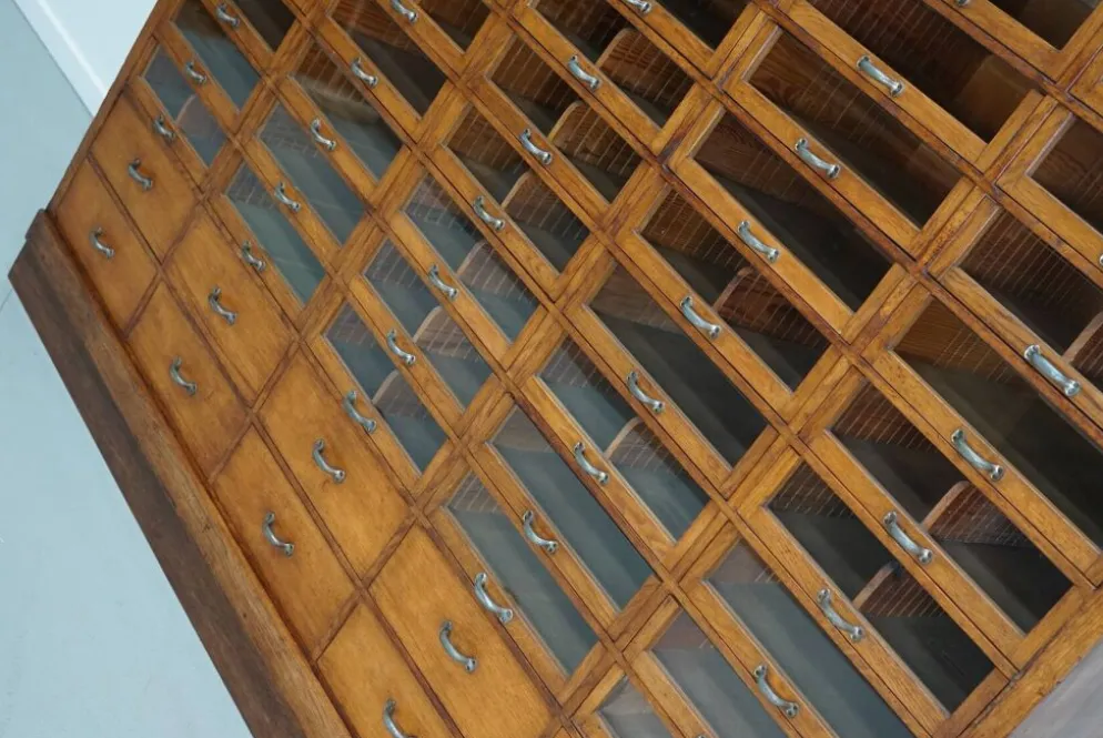 Grande armoire de mercerie allemande vintage en chêne, années 1940