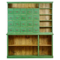 Grande armoire en pin, vers 1930