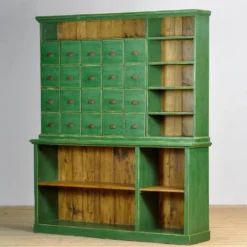 Grande armoire en pin, vers 1930