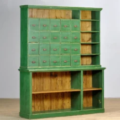 Grande armoire en pin, vers 1930