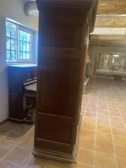 Grande armoire lingère de style Louis XIV en bois massif – XIXe siècle