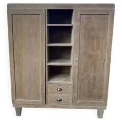 Grande armoire multifonctionnelle en bois – charme de l’ancien