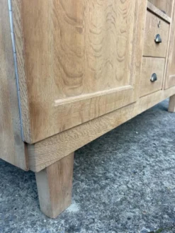 Grande armoire multifonctionnelle en bois – charme de l’ancien