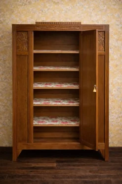 Grande armoire parisienne art déco en chêne massif – l’élégance intemporelle