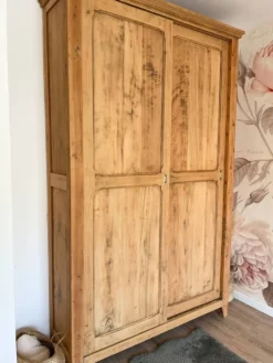 Grande Armoire parisienne - Portes coulissantes