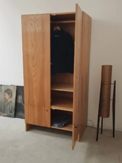 Grande armoire penderie en bois Drevotex 1970