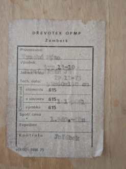 Grande armoire penderie en bois Drevotex 1970