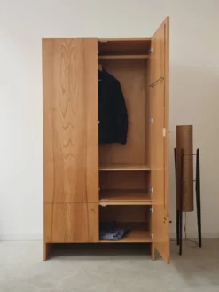 Grande armoire penderie en bois Drevotex 1970