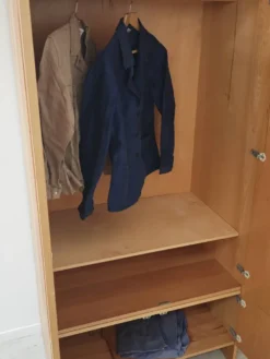 Grande armoire penderie en bois Drevotex 1970