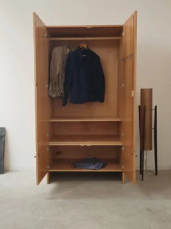 Grande armoire penderie en bois Drevotex 1970