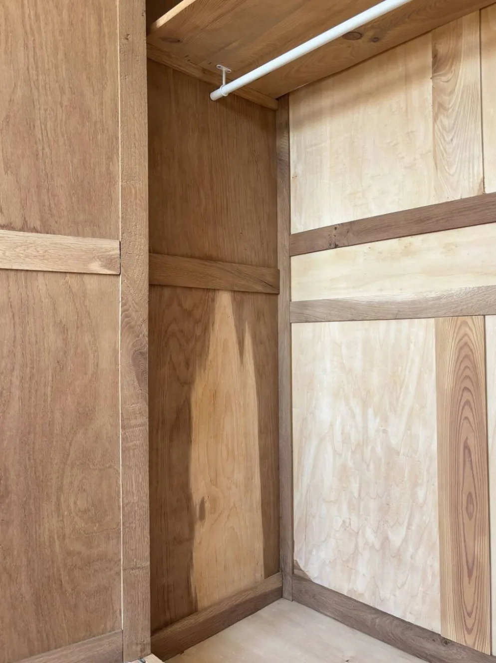 Grande armoire penderie parisienne bois chêne rénovée