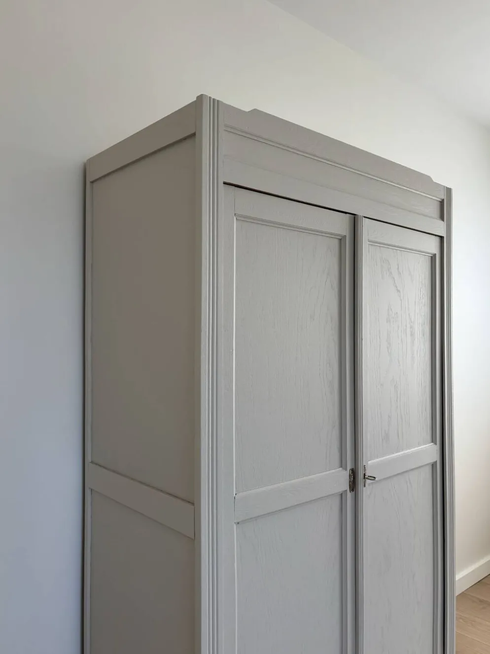 Grande armoire penderie parisienne bois chêne rénovée
