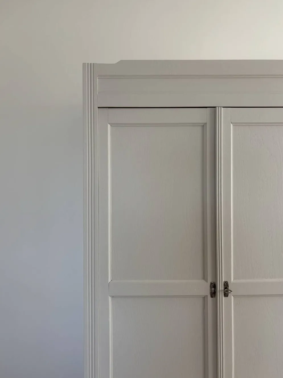 Grande armoire penderie parisienne bois chêne rénovée