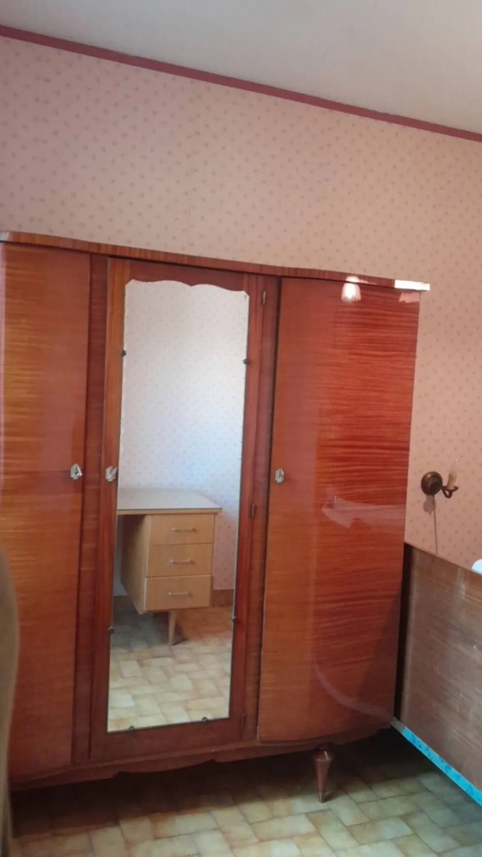 Grande armoire vintage années 50/60 en bois avec miroir