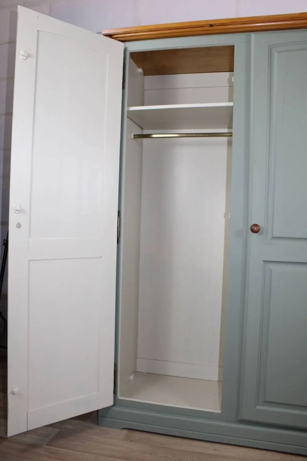 Grande armoire vintage Gautier vert sauge, France, années 60