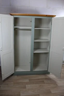 Grande armoire vintage Gautier vert sauge, France, années 60