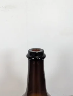 Grande bouteille ancienne en verre soufflé ambré
