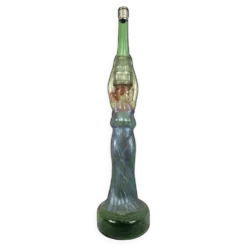 Grande bouteille Art Nouveau en verre à décor de femme en relief