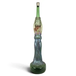 Grande bouteille Art Nouveau en verre à décor de femme en relief