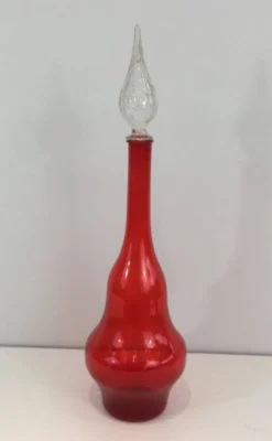 Grande bouteille design en verre rouge