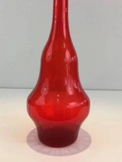 Grande bouteille design en verre rouge