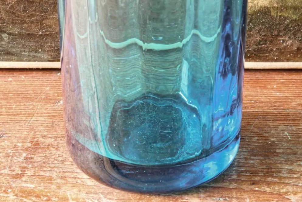 Grande bouteille en cristal soufflé, torsadé, bleu turquoise, début 20ème