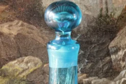 Grande bouteille en cristal soufflé, torsadé, bleu turquoise, début 20ème