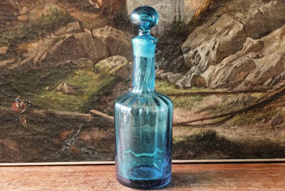 Grande bouteille en cristal soufflé, torsadé, bleu turquoise, début 20ème