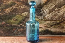 Grande bouteille en cristal soufflé, torsadé, bleu turquoise, début 20ème