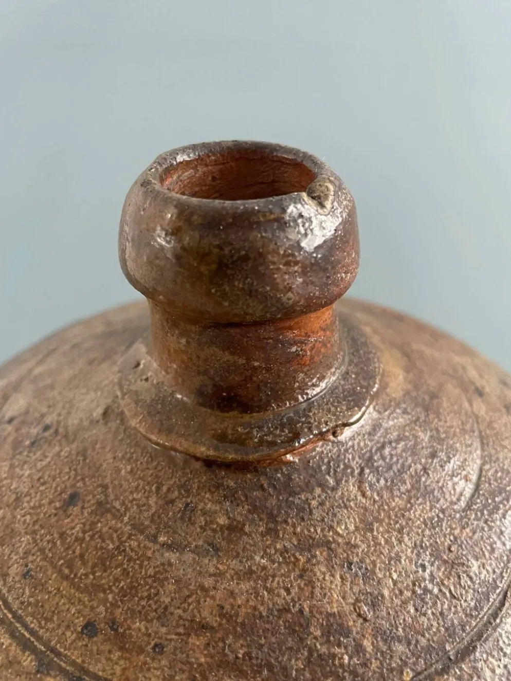 Grande bouteille à huile XIXème en terre vernissée