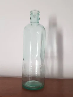 Grande bouteille vintage en verre