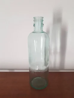 Grande bouteille vintage en verre
