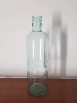 Grande bouteille vintage en verre