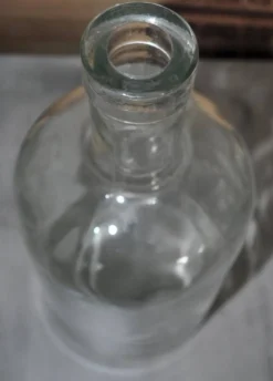 Grande bouteille vintage en verre transparent des années 1950 – pièce déco tchèque