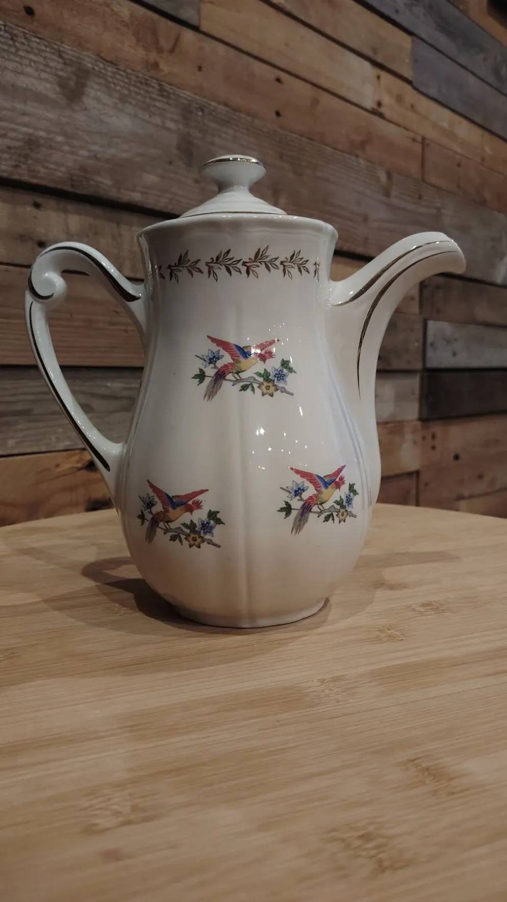 Grande cafetière vintage en faïence Saint-Amand – Décor Oiseaux et Or