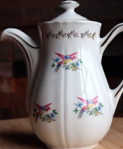 Grande cafetière vintage en faïence Saint-Amand – Décor Oiseaux et Or