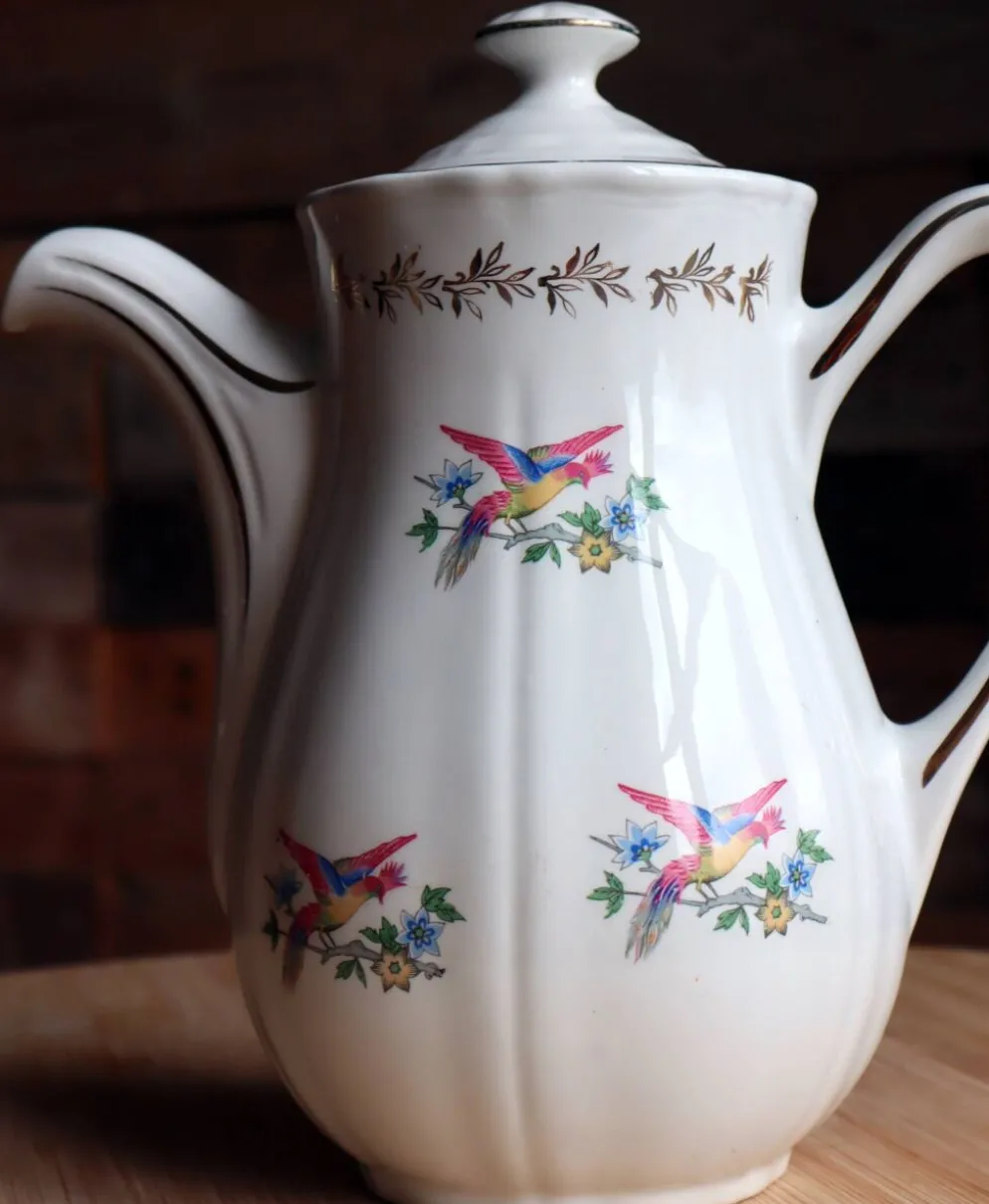 Grande cafetière vintage en faïence Saint-Amand – Décor Oiseaux et Or
