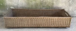 Grande caisse ou panier rectangulaire en osier - vintage 1960