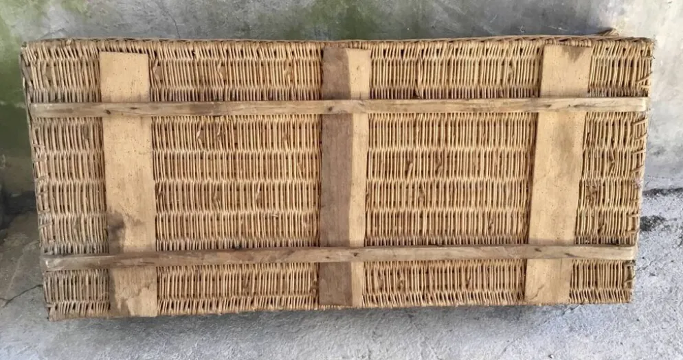 Grande caisse ou panier rectangulaire en osier - vintage 1960