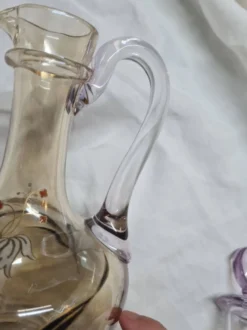 Grande Carafe Art nouveau verre emaillé irisé et fleurs