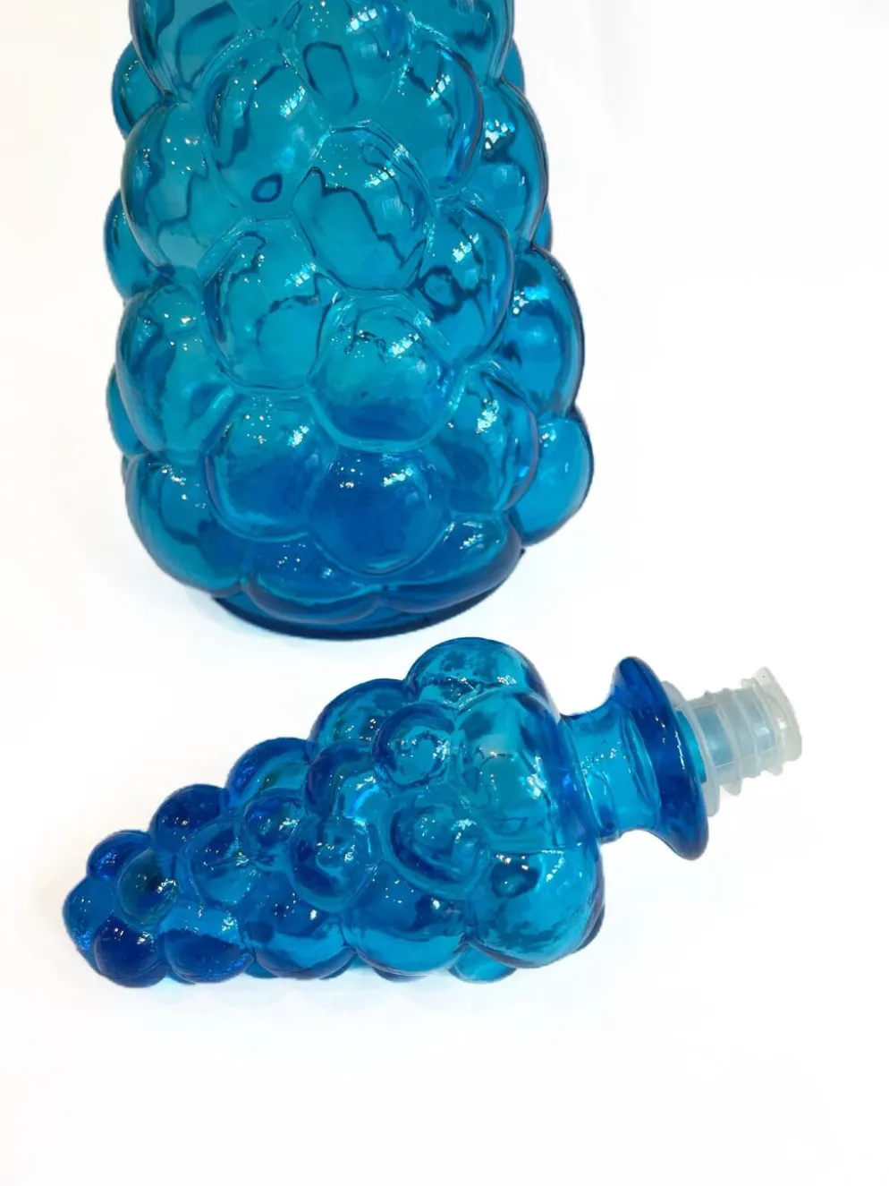 Grande carafe vintage en verre bleu piscine